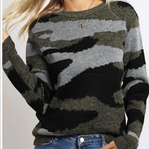 NWT wanna B camo sweater size M